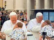 Papa Leão XIV abençoa bebê de Araras (SP) dentro do papamóvel no Vaticano