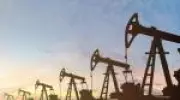 Petróleo despenca com esperança de acordo entre EUA e Irã
