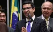 PF apreende celular de deputado em operação sobre superfaturamento de castração animal