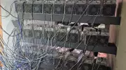 Polícia encontra fazenda clandestina de criptomoedas em mercado no RJ