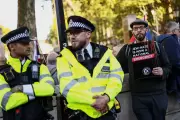 Polícia isola área após ataque a facadas em bairro judeu de Londres