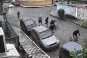Policial aposentado atira contra criminosos e salva motorista de assalto em Cubatão