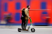 Prefeitura de SP abre consulta pública sobre patinetes e bicicletas elétricas