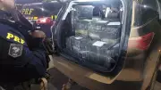 PRF apreende 391 kg de maconha em carro furtado na BR-116 em São Leopoldo