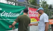 Professores e pedagogos protestam na Aleam por reajuste salarial