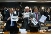 PT cria termo 'bolsomaster' para ligar Flávio Bolsonaro a fraudes do Banco Master