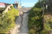 Rua íngreme em Almirante Tamandaré desafia motoristas e moradores
