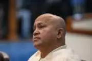 Senador filipino Ronald dela Rosa foge do Senado após dias escondido