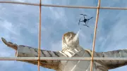 Sertãozinho usa drones para limpeza inédita do Cristo Salvador de 57 m