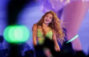 Shakira arrasta 2 milhões em Copacabana com coreografia de 'Hips Don't Lie'