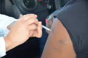 São Carlos amplia vacinação contra dengue para trabalhadores da saúde e maiores de 59 anos