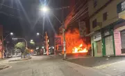Suspeitos roubam posto e causam explosão e incêndio em Ribeirão das Neves
