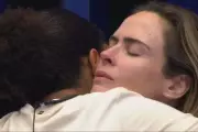 Tia Milena revela como passou a gostar de abraços após encontrar jogadoras do Santos