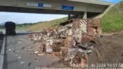 Tombamento de carreta causa 10 km de congestionamento em Araçariguama