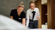 Transforme seu quarto em um hotel de luxo com técnicas profissionais
