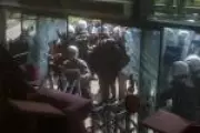 Tropa de choque invade sede do principal partido de oposição da Turquia