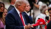 Trump diz que negociações com Irã estão 'por um fio' e ameaça retomar ataques
