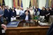 Trump revoga regras sobre superpoluentes e acende alerta climático