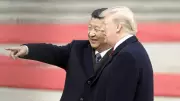 Trump visita China em meio a tensões e mostra de poder