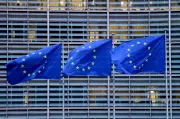UE acelera acordo comercial com EUA para evitar tarifas de Trump