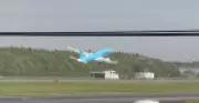 Vídeo: avião luta contra ventos e aborta pouso em Tóquio; assista
