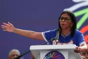 Venezuela: presidente interina sanciona lei de anistia e aumenta renda mínima para US$ 240