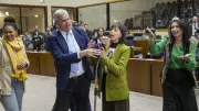 Vereador tira microfone de vereadora que citou áudio de Flávio Bolsonaro