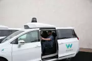 Waymo recolhe 3,8 mil robotáxis nos EUA por risco em áreas alagadas