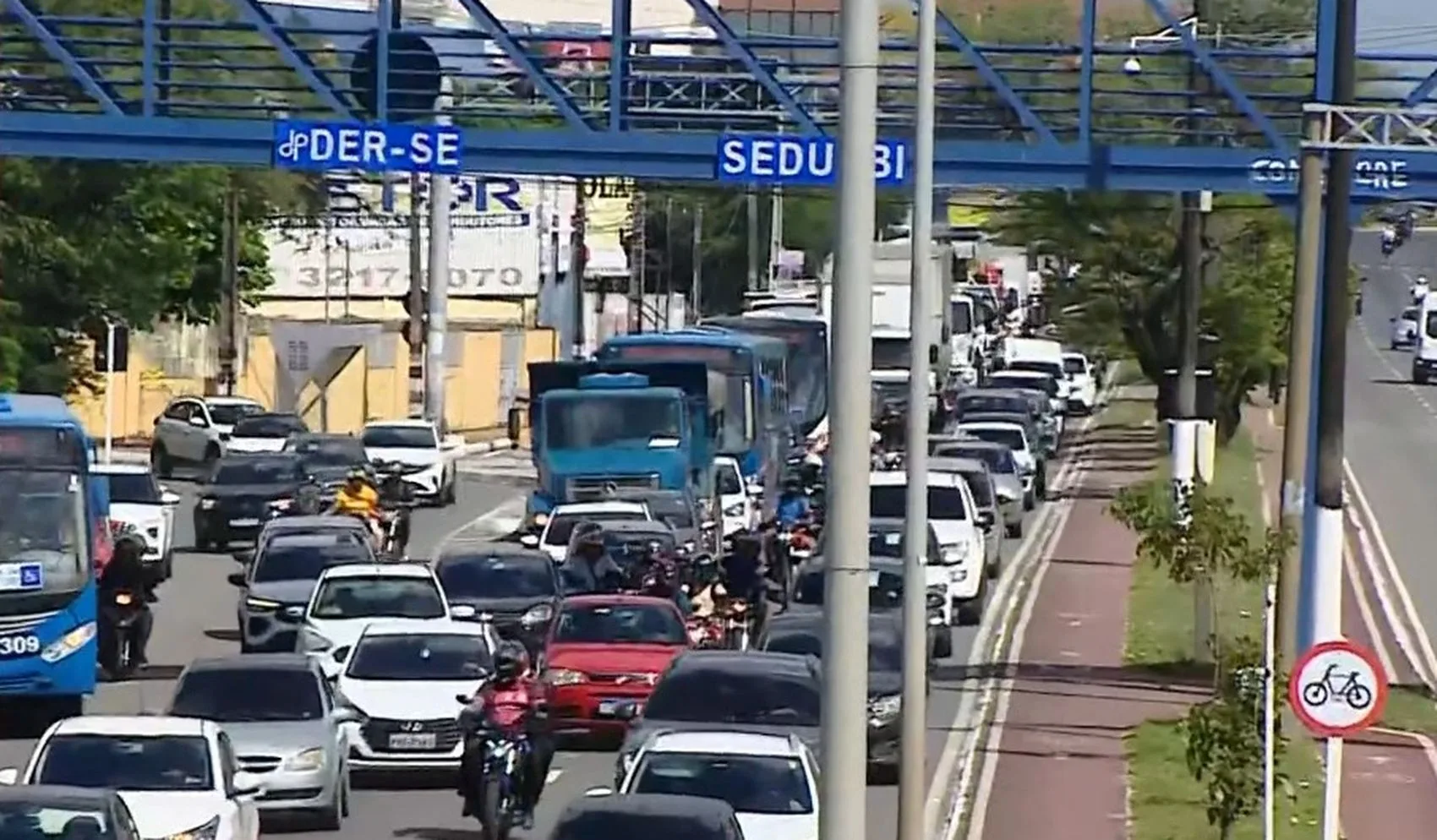 Acidente com quatro veículos deixa um ferido e causa congestionamento em Aracaju