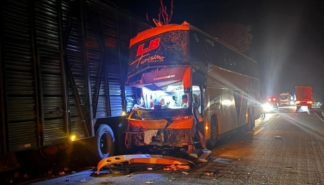 Acidente com ônibus do Águia de Marabá mata preparador físico na BR-153