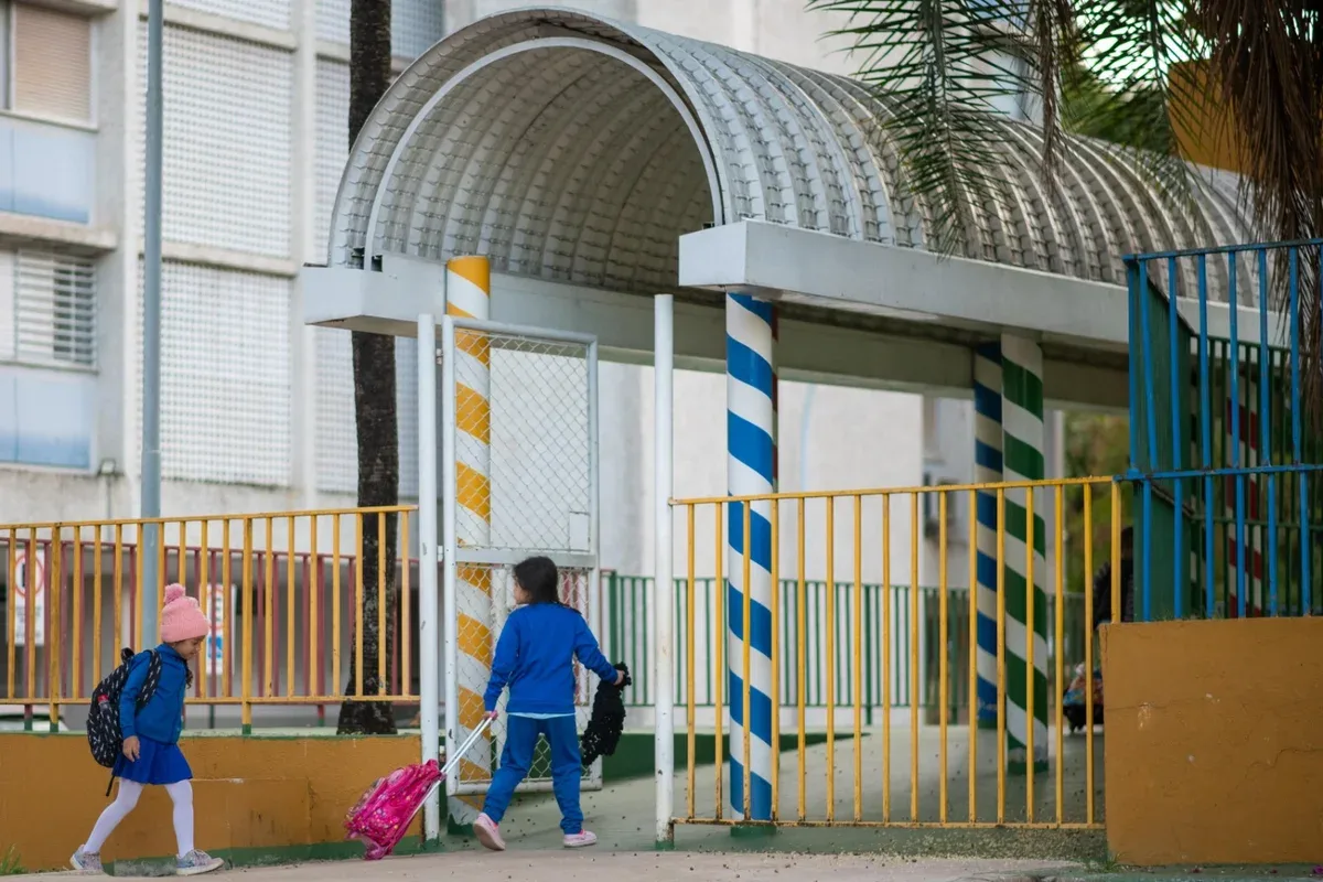 Calendário de reposição de aulas no DF é definido após greve de professores