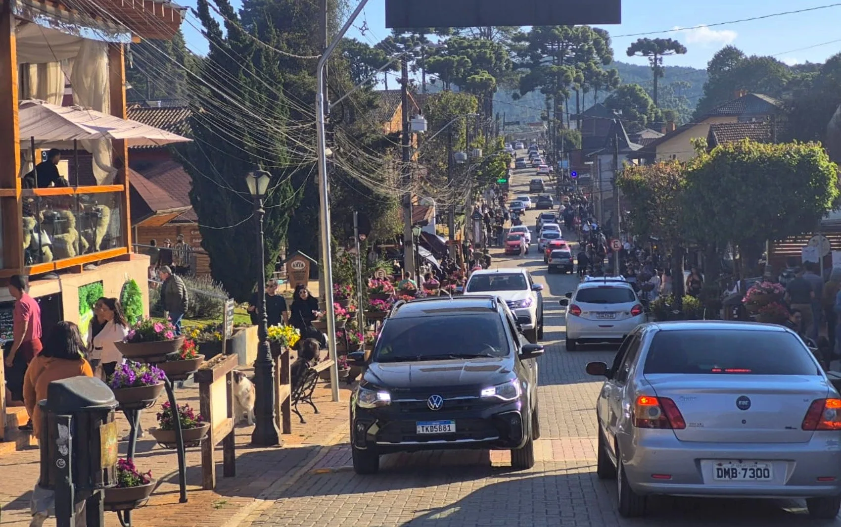 Empresários de Monte Verde protestam contra aumento de até 500% em taxa de excursões