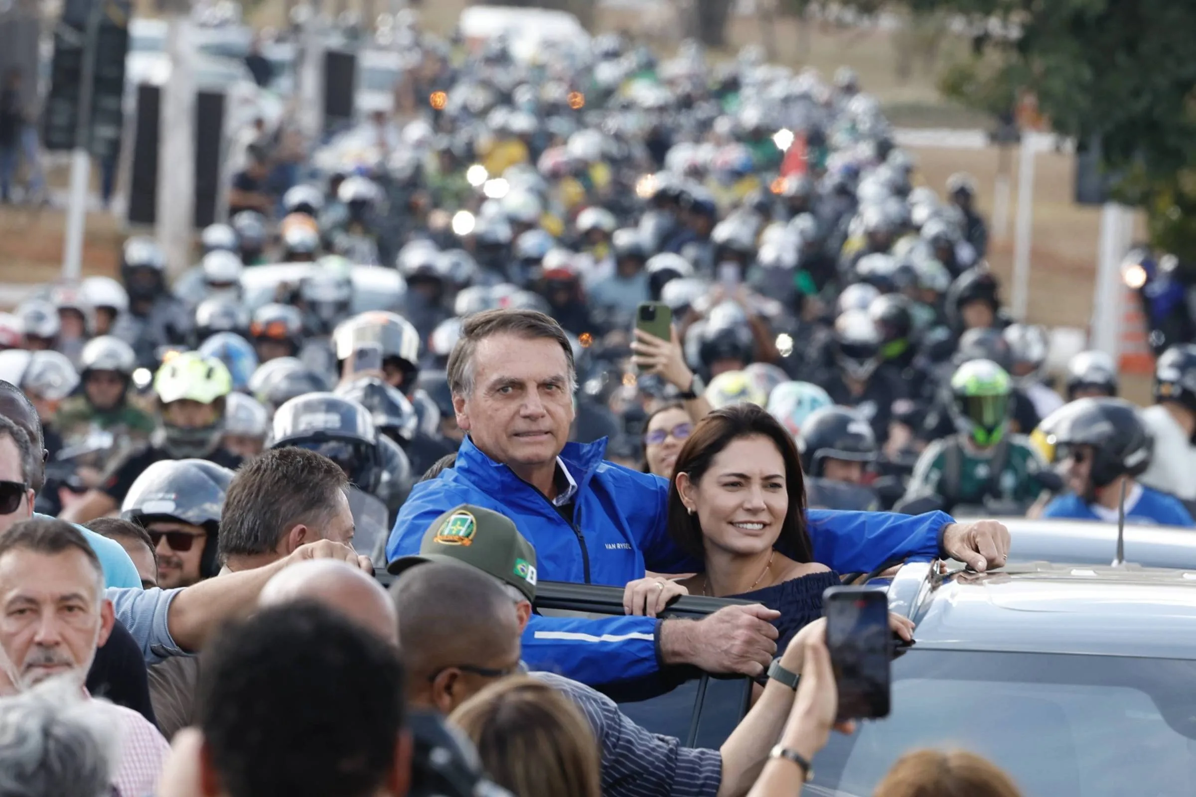Bolsonaro participa de motociata em Brasília sem fazer discurso