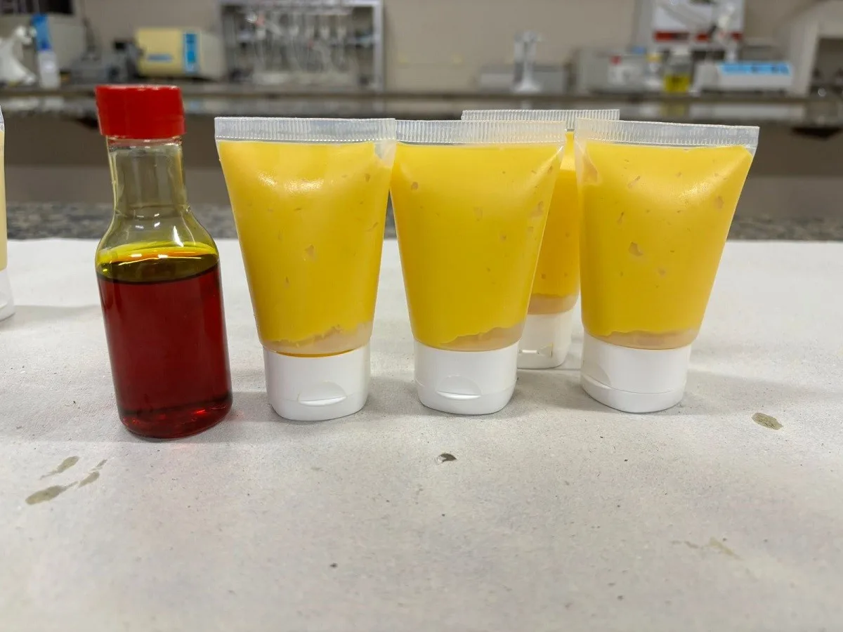 Estudante de enfermagem desenvolve creme hidratante à base de óleo de buriti para idosos e diabéticos