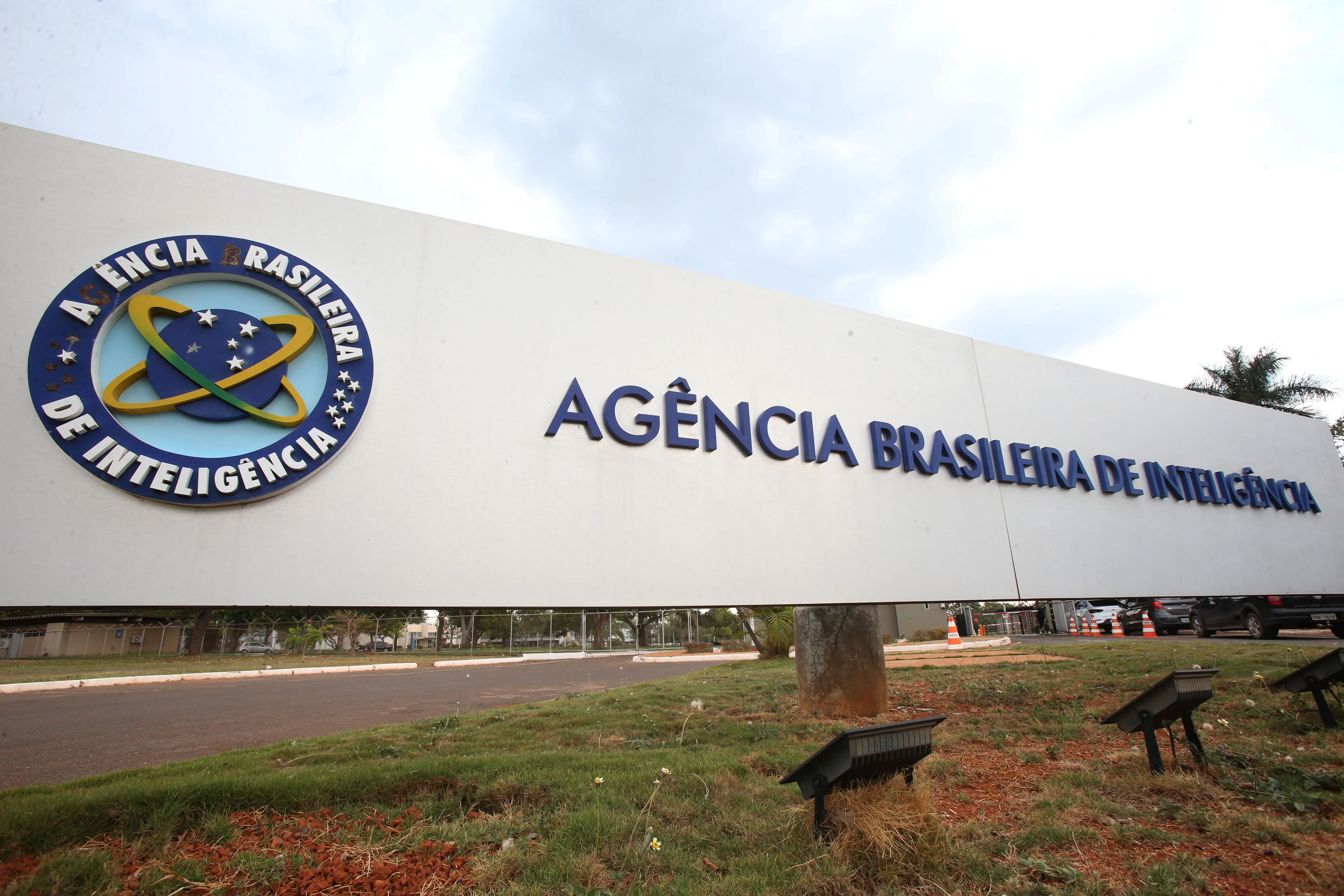 Abin abre processo disciplinar contra agente que mantém canal no YouTube durante licença
