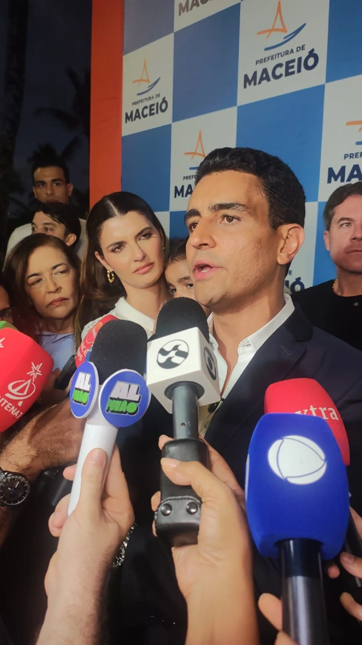 JHC deixa Prefeitura de Maceió para disputar eleições de 2026
