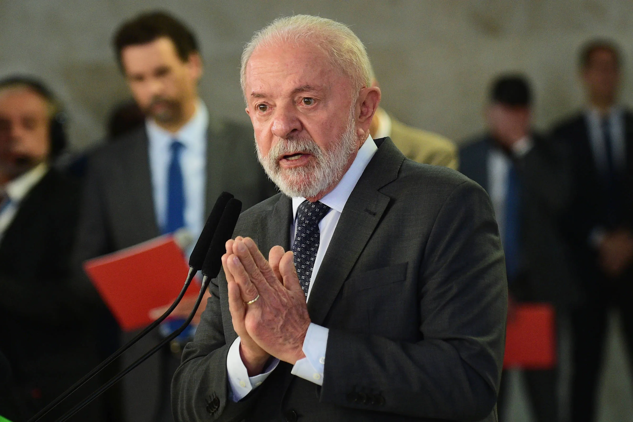 Lula critica isenções fiscais e diz que não foi eleito para beneficiar ricos