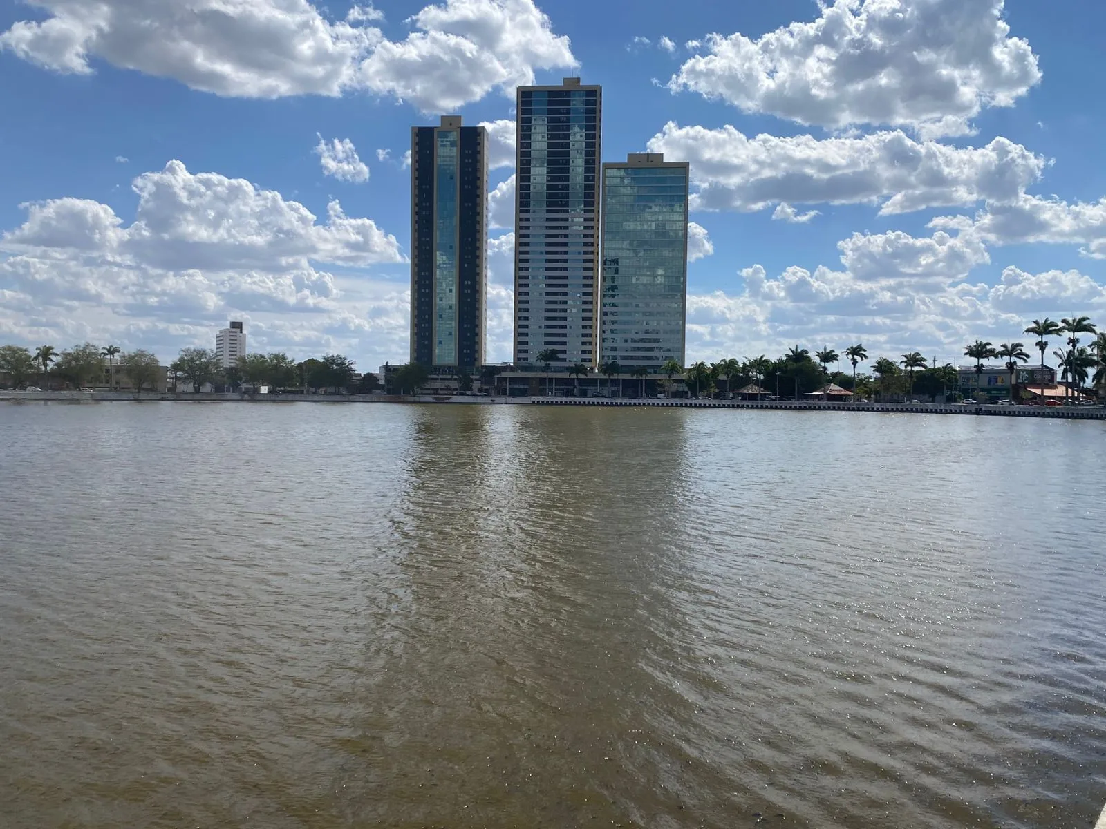 MPPB recomenda interdição de quiosques no Açude Velho por despejo de esgoto