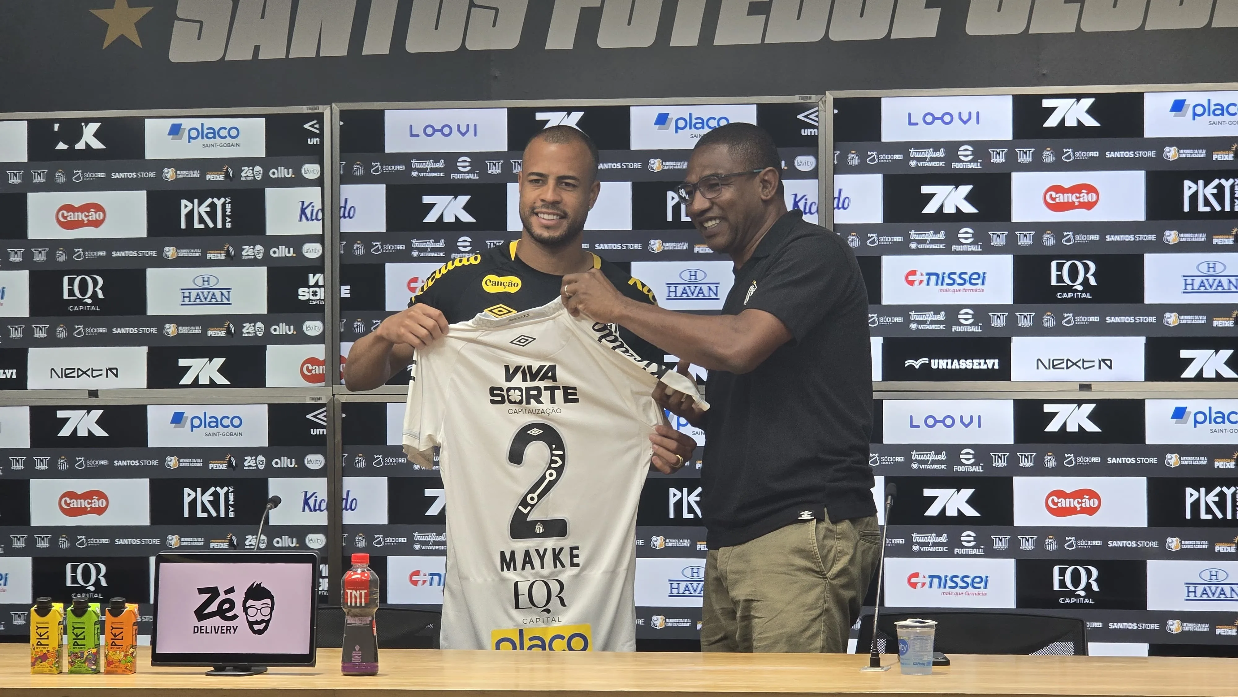 Mayke se apresenta no Santos e se diz pronto para estrear contra o Juventude