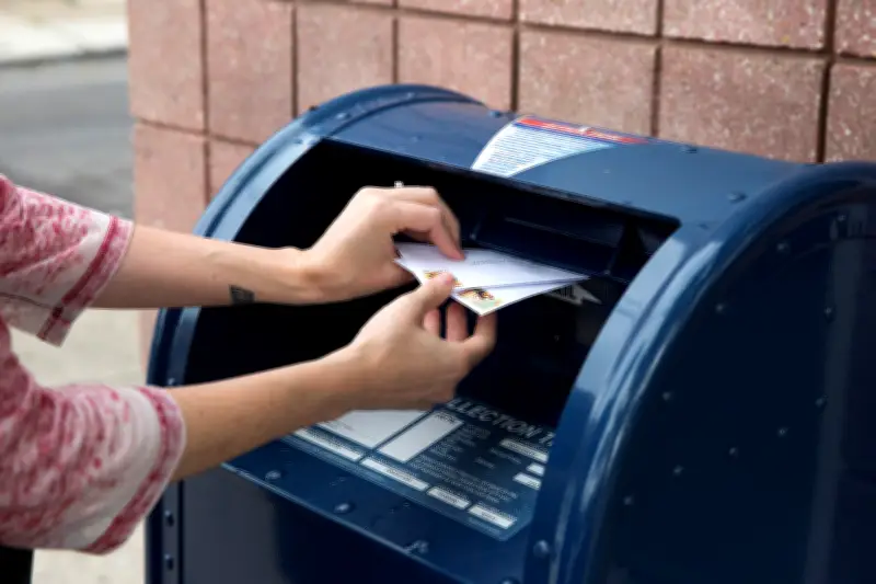 Suprema Corte dos EUA apoia contagem de votos por correio após eleição
