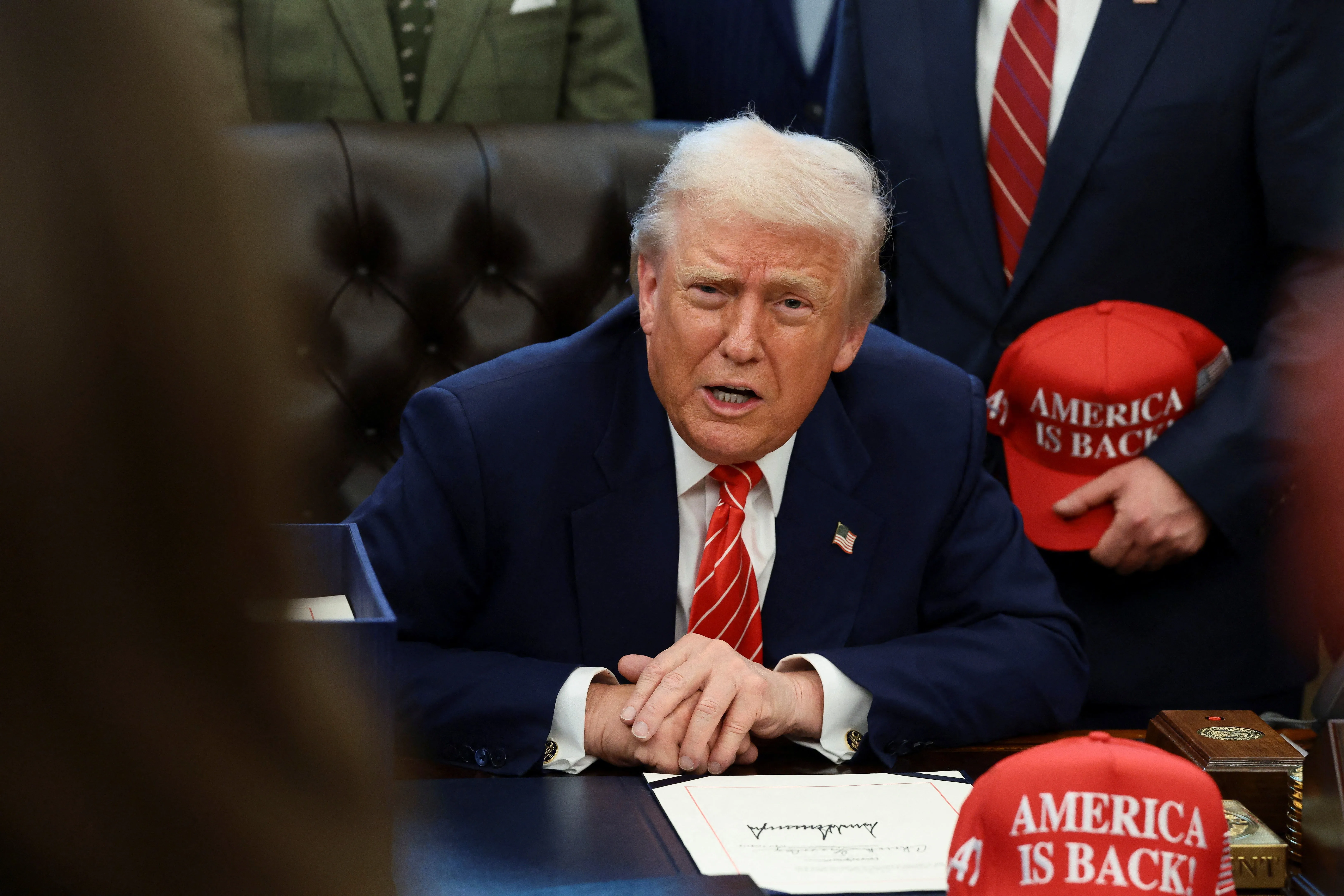 Trump diz que é hora de 'seguir em frente' com caso Epstein após liberação de milhões de arquivos