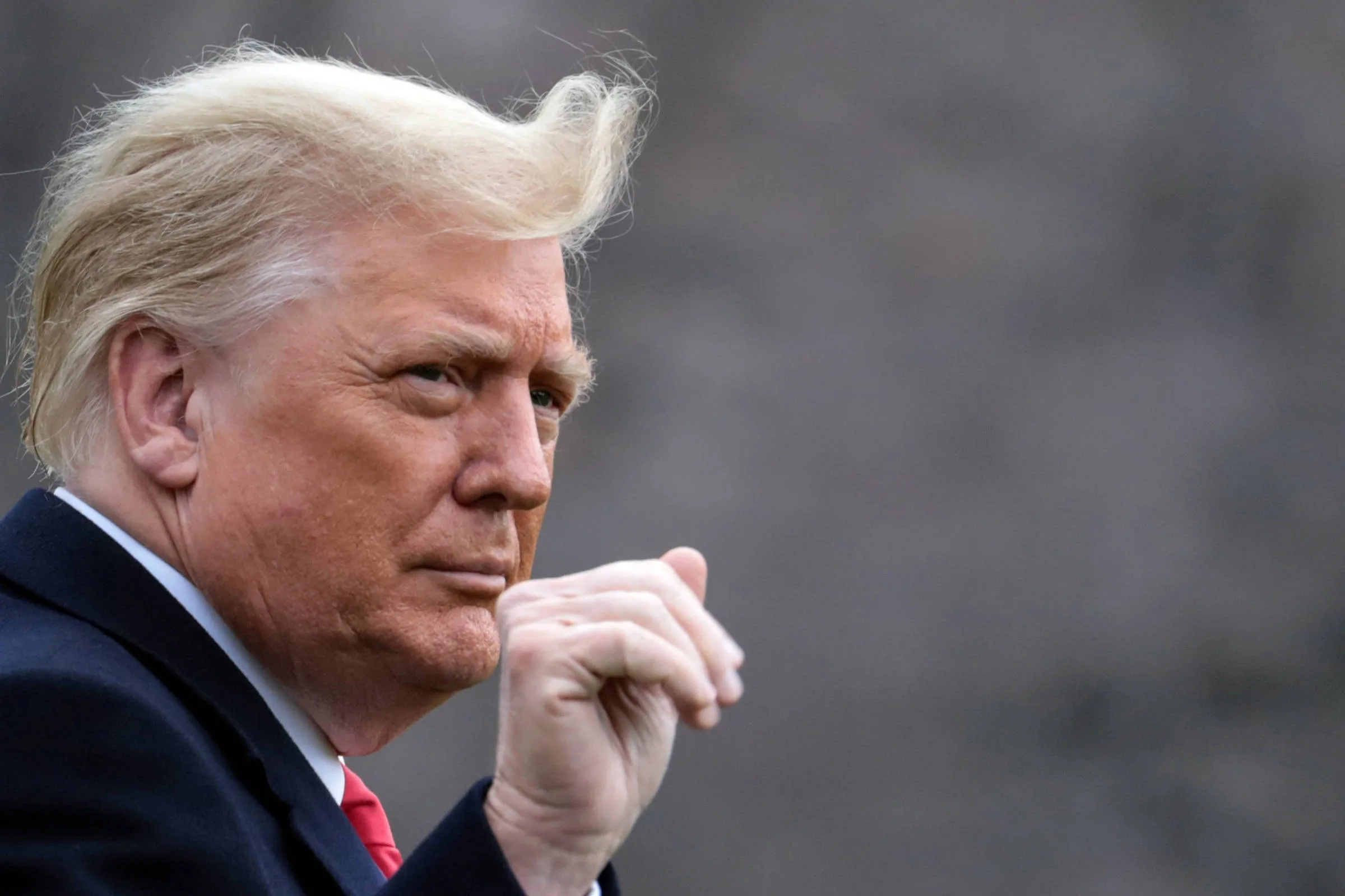 Trump sanciona pacote de US$ 2,3 trilhões para socorrer economia dos EUA