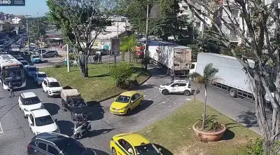 Acidente interdita Estrada do Galeão no Rio nesta terça