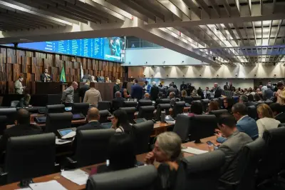 Alerj aprova adicional para servidores e derruba 25 vetos do Executivo