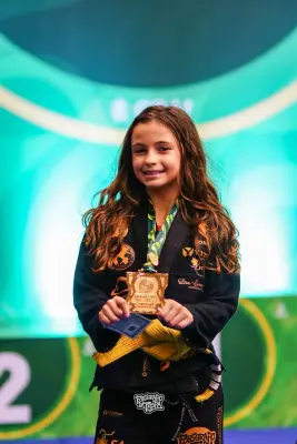 Aos 11 anos, atleta de Nova Friburgo é bicampeã brasileira de jiu-jitsu