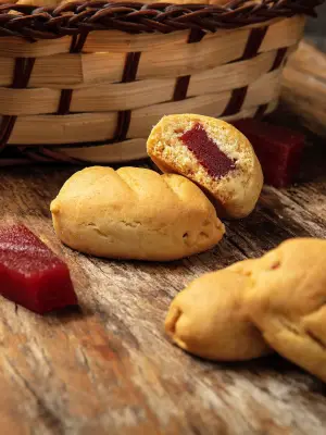 Aprenda a fazer goiabinha: biscoito amanteigado com goiabada