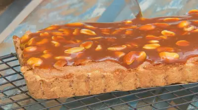 Aprenda a fazer torta de pé de moleque deliciosa