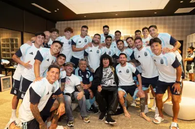 Argentina ganha show privado de La Mona Jiménez antes da estreia na Copa