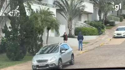 Assessores de vereadores flagrados como corretores durante expediente em Lajeado