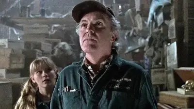 Ator de 'Jumanji' morto a facadas pelo enteado; suspeito preso